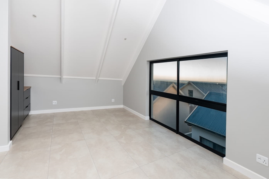 To Let 3 Bedroom Property for Rent in Outeniquasbosch Western Cape